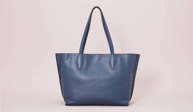 <strong>ODETTE E ODILE｜オデット エ オディール</strong><br />トートバッグ（サイズ：W47（口前）/W32（底）×H28×D16cm／カラー：ブラック・ミディアムグレー・ワイン・ネイビー）2万9160円