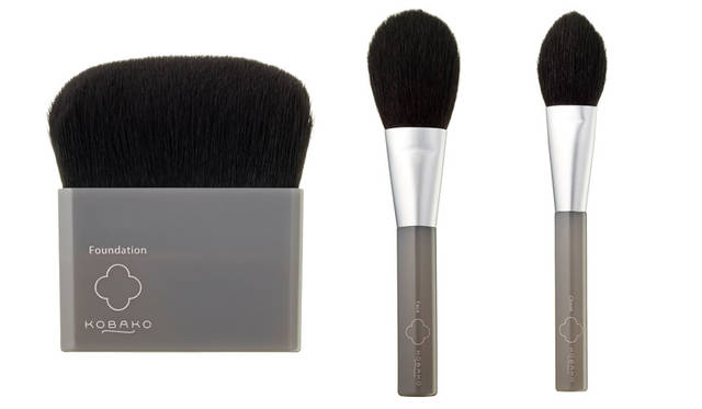 <strong>KOBAKO｜コバコ</strong><br />左から、ファンデーションブラシD（ケース付き）3780円、フェイスブラシD　5940円、チークブラシD　4536円