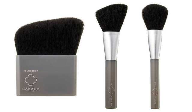 <strong>KOBAKO｜コバコ</strong><br />左から、ファンデーションブラシO（ケース付き）3780円、フェイスブラシO　5940円、チークブラシO　4536円