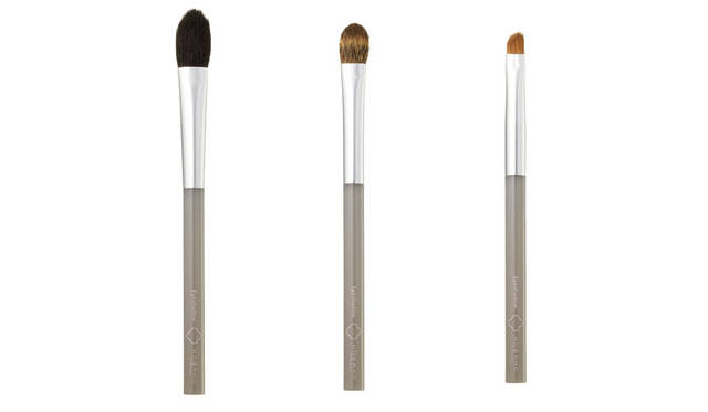 <strong>KOBAKO｜コバコ</strong><br />「アイメイクブラシ」　左から、アイシャドウブラシA2592円、アイシャドウブラシB　2376円、アイシャドウブラシC　2160円