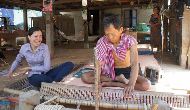 新作ヨガマット「CANTEIL SOKAPIAP」　カンボジア現地での確認