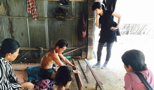 新作ヨガマット「CANTEIL SOKAPIAP」　カンボジア現地での確認