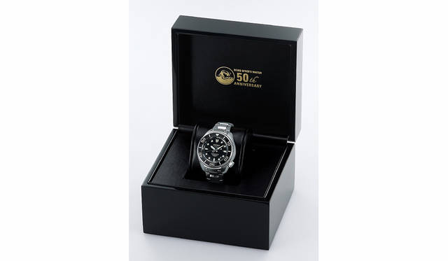 <strong>プロスペックス マリーンマスター プロフェッショナル<br />JAMSTECスペシャルモデル</strong><br />ケース｜チタン（ダイヤシールド）<br />直径｜48.2mm<br />厚さ｜19.7mm<br />ムーブメント｜自動巻き（Cal.8L55、手巻き付き）<br />機能｜日付表示、潜水時間の目安となる逆回転防止ベゼル、JIS第2種耐磁（4800m/A）<br />ブレスレット｜チタン（ダイヤシールド）<br />防水｜1000m<br />限定数｜500本<br />発売日｜11月13日<br />価格｜70万2000円