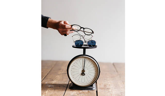 <strong>EYEVAN 7285</STRONG><BR/>眼鏡 上から 4万1040円、4万3200円、サングラス 4万7520円