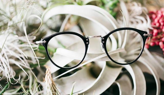 <strong>OLIVER PEOPLES</strong><br/>眼鏡 3万6720円 
