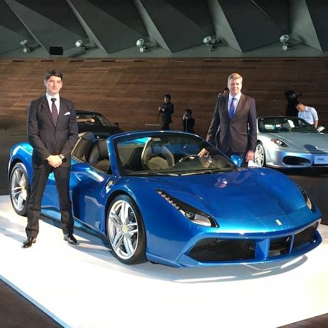 左はフェラーリ ジャパン＆コリア代表取締役社長リノ・デパオリ氏、右はフェラーリ極東エリア統括マネージングディレクターのディーター・クネヒテル氏