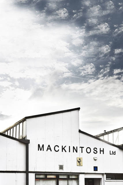 <strong>TOMORROWLAND｜トゥモローランド</strong><br />TOMORROWLAND MEETS MACKINTOSH「MACKINTOSH POP UP STORE」　