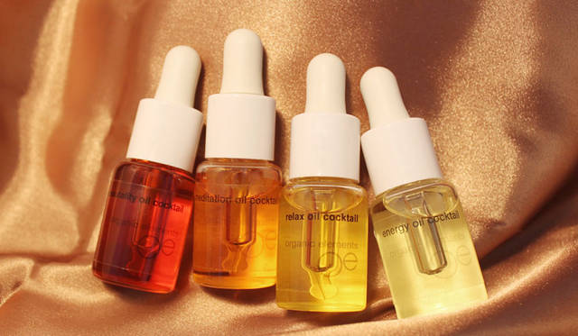 <strong>organic elements｜オーガニックエレメンツ</strong><br />ウインターコフレ　「オイルカクテルコフレ」（エナジーオイルカクテル、リラックスオイルカクテル、メディテイションオイルカクテル、センシュアリティオイルカクテル（オイルカクテル各15ml）※すべて現品）2万5920円