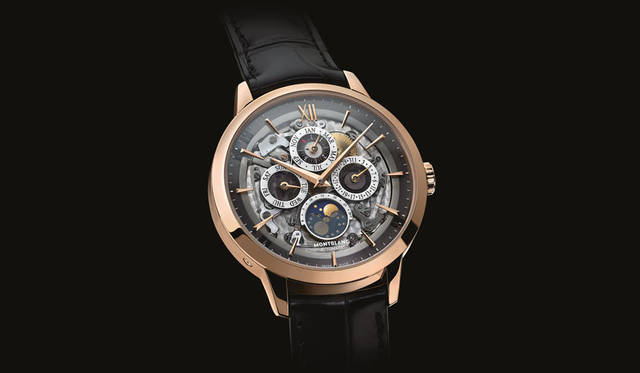 <strong>ヘリテイジ スピリット パーペチュアルカレンダー サファイア</strong><br />ケース｜レッドゴールド<br />直径｜39mm<br />厚さ｜10.24mm<br />ムーブメント｜自動巻き（Cal.MB 29.15）<br />振動数｜2万8800振動／時<br />パワーリザーブ｜約48時間<br />防水｜3気圧<br />機能｜パーペチュアルカレンダー＆ムーンフェイズ表示<br />発売時期|2015年秋<br />価格｜269万2000円（税別）