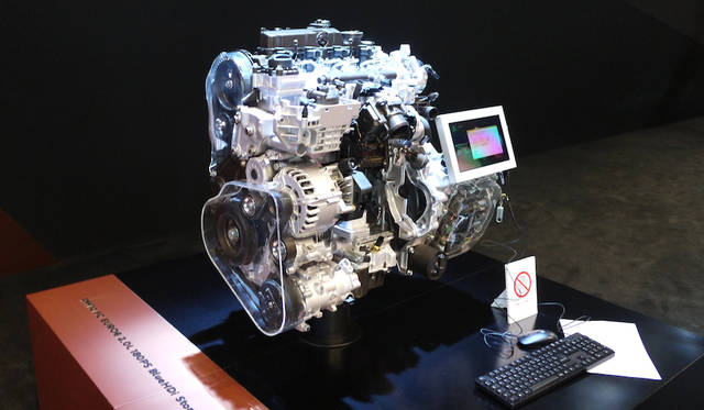 2.0 BlueHDiエンジンのカットモデル