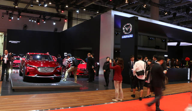 Photographs by OHTO Yasuhiro