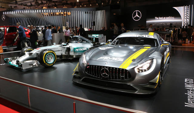 Photograph by  OHTO Yasuhiro