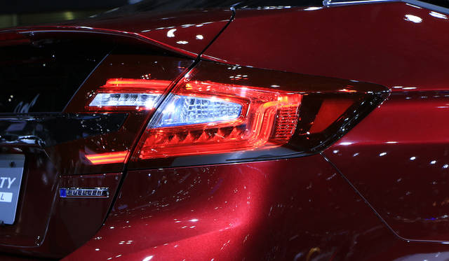046_Honda-clarity-fuel-cell_a