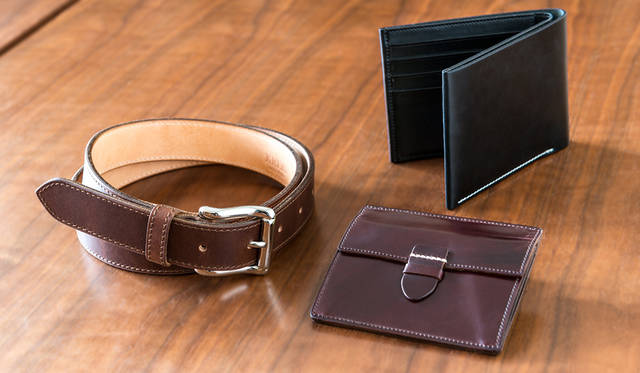 <strong>LAKOTA｜ラコタ</strong><br />「KREIS（クライス）」ベルト2万9160円、財布6万4800円、ミニウォレット3万5640円