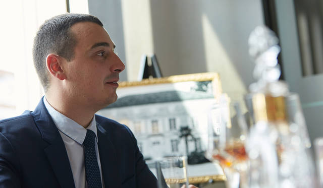 「本当に小さな一区画でしかつくれないコニャックですが、それが世界中に発信されていき、さらに時の流れも超越して愛飲家の手もとに届けられる。だからこそ、スピリッツ（蒸留酒）の帝王と呼ばれるのでしょう」