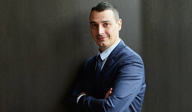 「セラーマスターとして、ルイ13世をはじめとするレミーマルタン社のコニャックを愛飲してくださっている方々をがっかりさせないよう、歴史を紡いでいきたい」