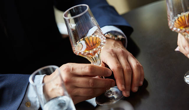 飲むことで、先人たちとも繋がることができる。そんな気分になれるからこそ、コニャックは神秘的であり、ロマンティックな唯一無二の蒸留酒なのだ