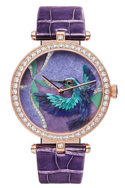 <strong>オワゾー アンシャンテ エクストラオーディナリー ダイヤルレディ アーペル コリブリ インディゴ</strong><br />ケース｜ピンクゴールド<br />直径｜38mm<br />ムーブメント｜手巻き<br />振動数｜2万1600振動／時<br />防水｜日常生活防水<br />ストラップ｜アリゲーター<br />発売予定｜2016年春<br />限定数｜22本<br />価格｜1210万円（税抜）<br>