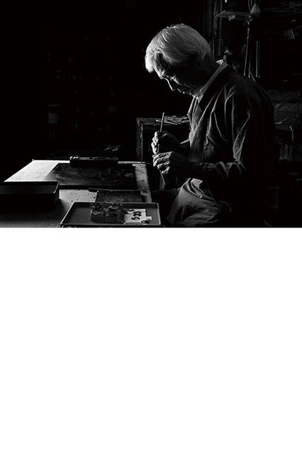 カンパノラ15周年記念モデル<br />メカニカルコレクション<br /><br />「カンパノラ」の芸術的な文字盤を作り上げた会津漆の伝統工芸士、儀同哲夫氏