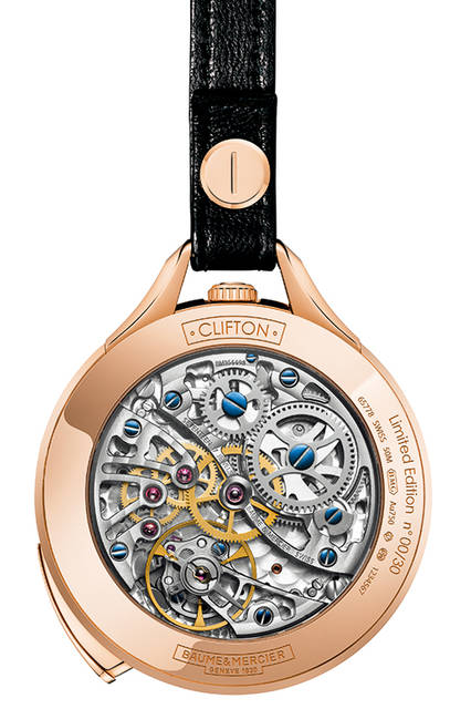 <strong>クリフトン 1830<br />ファイブミニッツリピーター<br />ポケットウォッチ</strong><br />ケース｜レッドゴールド<br />直径｜50mm<br />厚さ｜14.4mm<br />ムーブメント｜手巻き<br />振動数｜1万8000振動／時<br />防水｜50ｍ<br />ストラップ｜カーフストラップ<br />限定数｜30本<br />価格｜599万5000円<br />