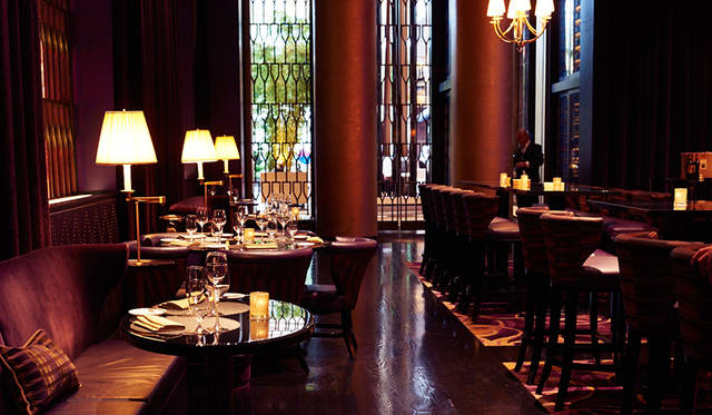 シックな内装が特徴の「Sage」はホテル「ARIAリゾート＆カジノ」の1階に位置する