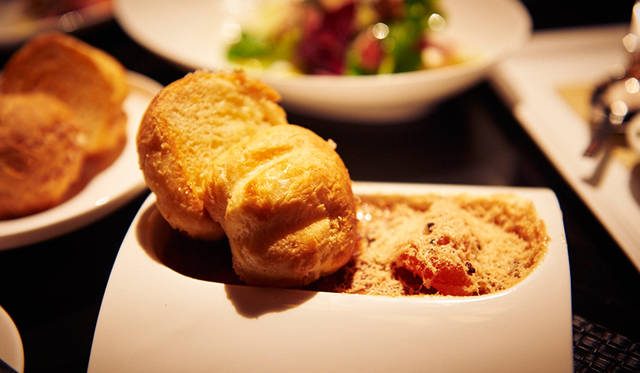 看板メニューの「Foie Gras Custard 