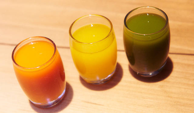新鮮な野菜とフルーツをハンドプレス機でジュースにした「Handpressed Juices」