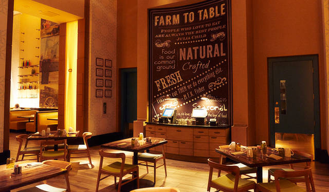 ログハウスのような居心地のよさが魅力の「Della’s Kitchen」