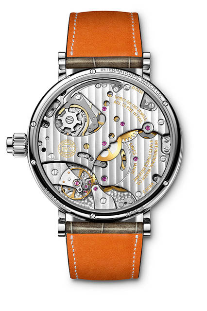 <strong>ポートフィノ・ハンドワインド・モノプッシャー</strong><br />ケース｜ホワイトゴールド<br />直径｜45mm<br />厚さ｜13mm<br />ムーブメント｜手巻き（Cal.59360）<br />振動数｜2万8800振動／時<br />パワーリザーブ｜約192時間（約8日間）<br />防水｜3気圧<br />ストラップ｜サントーニ製アリゲーター<br />機能｜モノプッシャー・クロノグラフ、パワーリザーブ表示、日付表示、スモールセコンド<br />価格｜331万円（税別）<br />