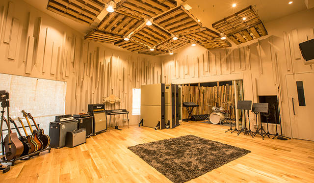 坂本龍一氏が『母と暮せば』のために作曲をおこなったレッドブル・スタジオ東京