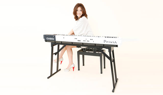 カシオ計算機とKADOKAWAが共同で設立した「Mono Creation（モノ・クリエーション）」からでデビューしたStella.J.C（ステラ.J.C）