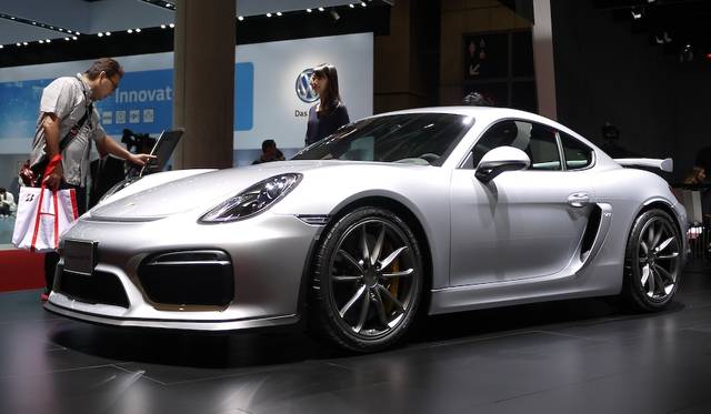 15_porsche-cayman-gt4
