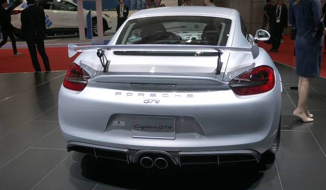 19_porsche-cayman-gt4_hori