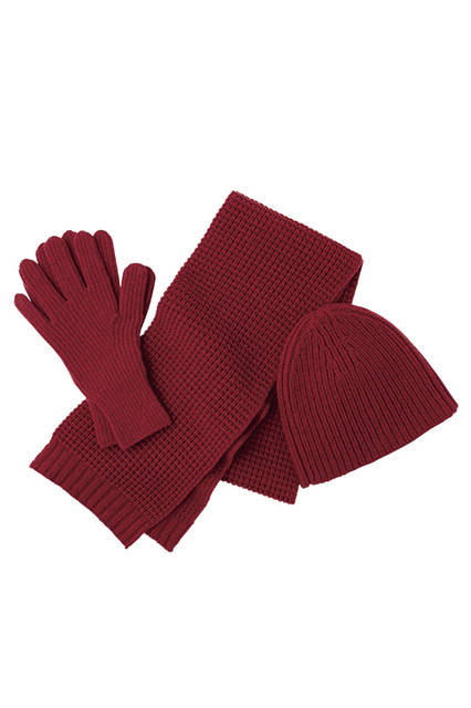 肌触りの良いウールカシミヤを、シックな発色のレッドで着こなしのアクセントに。左から、グローブ1万4040円、マフラー2万2680円、ニット帽1万4040円