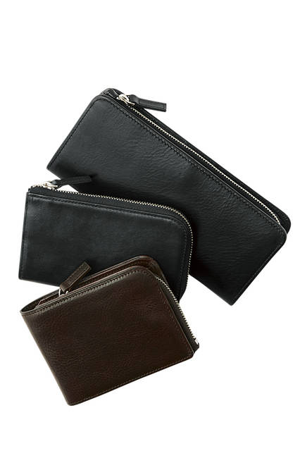 ポーター別注のウォレットシリーズが、使うほどに味のでるレザーにアップデート。新色はブラウン。上から、長財布3万3480円、 コインケース1万6200円、財布2万9160円