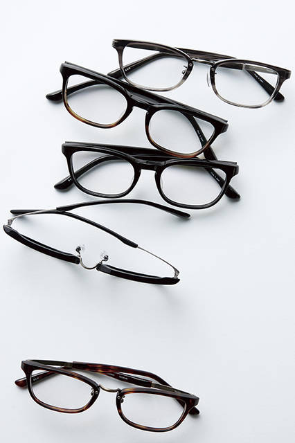 日本随一の眼鏡の産地、福井県鯖江市のファクトリーから生み出されるオリジナルのアイウェアは、オーセンティックな逸品。上から2番目、3番目は各2万4840円、そのほかは各3万240円