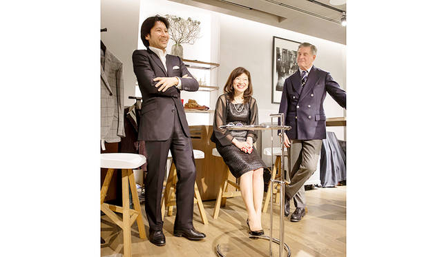 左から田窪さん、エッセイストの中野香織さん、ハケット ロンドンのジェレミー・ハケットさん。英国展期間中の11月4日に伊勢丹新宿店 メンズ館8階  レジデンス「THE GALLERY by CHALIE VICE」で、英国紳士に精通する3人が登壇した、ひと夜かぎりのトークイベントが開かれた<br><br>Photograph by FUJII Taku