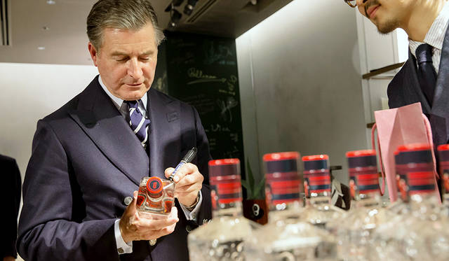 「THE GALLERY by CHALIE VICE」でおこなわれた、トークイベントに登場したハケット ロンドンの創業者、ジェレミー・ハケットさん<br><br>Photograph by FUJII Taku