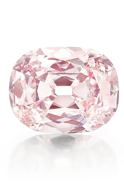 2013年4月にクリスティーズ・ニューヨークのオークションに出品された34.65カラットのゴルコンダ産ピンク・ダイヤモンド。3900万ドル（約48億円）で落札。インドの王子にちなみ「プリンシィ・ダイヤモンド」の名で知られる<br /><br />© Christie’s Images Ltd. 2015