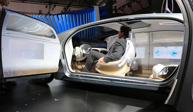 Mercedes-Benz F015 Luxury in Motion|メルセデス・ベンツ F015 ラグジュアリー イン モーション マニュアルモードのシート位置