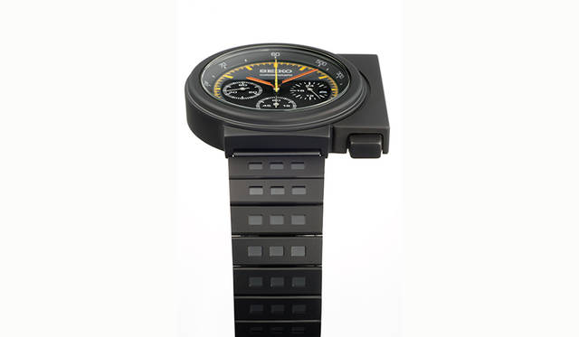 <strong>セイコー×ジウジアーロ・デザイン SCED037</strong><br />ケース｜ステンレススチール（ブラック硬質コーティング）<br />直径｜41.8mm<br />厚さ｜10.8mm<br />ムーブメント｜クォーツ<br />機能｜クロノグラフ（1/5秒計測、60分積算計）。24時針<br />ブレスレット｜ステンレススチール（ブラック硬質コーティング）<br />防水｜10気圧<br />限定数｜3000本<br />価格｜3万8880円