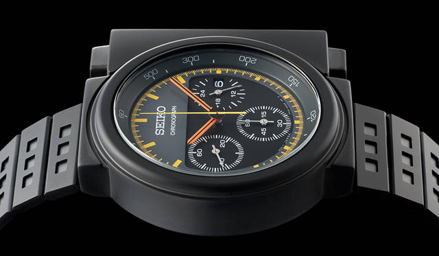 <strong>セイコー×ジウジアーロ・デザイン SCED037</strong><br />ケース｜ステンレススチール（ブラック硬質コーティング）<br />直径｜41.8mm<br />厚さ｜10.8mm<br />ムーブメント｜クォーツ<br />機能｜クロノグラフ（1/5秒計測、60分積算計）。24時針<br />ブレスレット｜ステンレススチール（ブラック硬質コーティング）<br />防水｜10気圧<br />限定数｜3000本<br />価格｜3万8880円