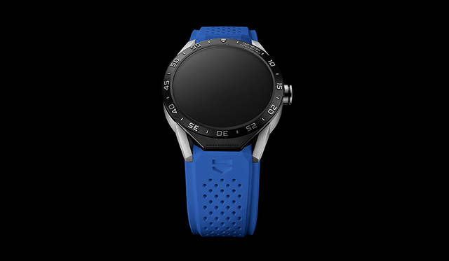 <strong>タグ・ホイヤー　コネクテッド</strong><br />ケース｜グレード2チタン<br />直径｜46.2mm<br />厚さ｜12.8mm<br />ムーブメント｜クォーツ<br />防水｜日常生活防水<br />価格｜16万5000円<br />エスパス タグ・ホイヤーほか全国20店舗で発売