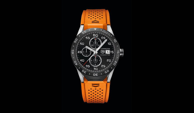 <strong>タグ・ホイヤー　コネクテッド</strong><br />ケース｜グレード2チタン<br />直径｜46.2mm<br />厚さ｜12.8mm<br />ムーブメント｜クォーツ<br />防水｜日常生活防水<br />価格｜16万5000円<br />エスパス タグ・ホイヤーほか全国20店舗で発売