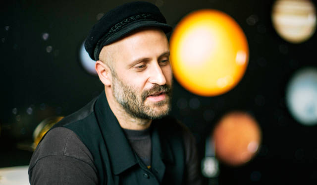 ディーゼル創始者のレンツォ・ロッソ氏の子息、アンドレア・ロッソさん。リビングコレクションやフレグランス、ウォッチ、アイウェアといった他社とのコラボレーションにより生まれるライフスタイルブランドとしてのディーゼルをとりまとめるクリエイティブ ディレクターを務める