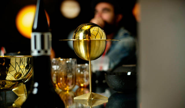 土星をモチーフにしたシュガーボックスは、テーブルに華を添えるオブジェに最適。お菓子などを入れても