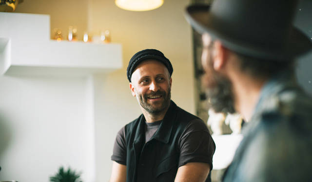 ディーゼル創始者のレンツォ・ロッソ氏の子息、アンドレア・ロッソさん。リビングコレクションやフレグランス、ウォッチ、アイウェアといった他社とのコラボレーションにより生まれるライフスタイルブランドとしてのディーゼルをとりまとめるクリエイティブ ディレクターを務める