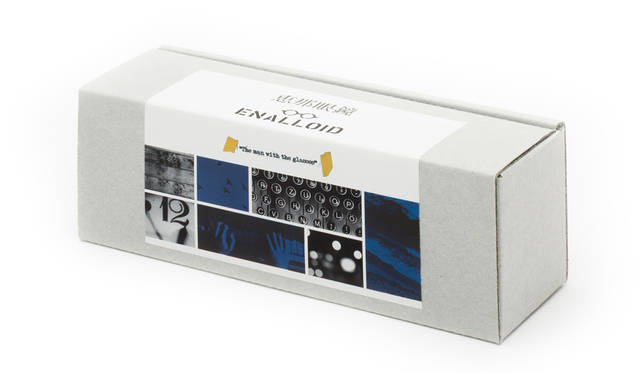 下田法晴氏（SILENT POETS/sfd-studio2）が手がけた、ロゴとパッケージデザイン