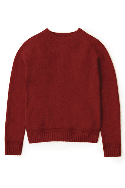 ラムズウールを使ったホールガーメントのニット。袖口と裾の編み地を変えることで、さりげないアクセントに。ニット2万520円（ウィメンズ）