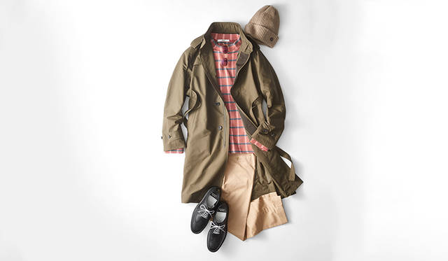 スタンドカラーコートにビビッドなニット、チノパン、ニットキャップというボヘミアン風の装い。スニーカーなどのカジュアルシューズが妥当な足元だが、モノトーンのドレスシューズをあえてハズしとして合わせると、全体が大人らしくまとまる。<br>靴3万9960円／リーガル（リーガルコーポレーション）、コート6万3504円／レインメーカー、ニット2万5380円／エフィレボル（ビン）、パンツ1万9440円／アイディー デイリーウエア（デイリーショップ）、ニットキャップ1万9440円／サイドスロープ（フォワードアパレルカンパニー）、サングラス3万9960円／ジーエルシーオー（フレッド シーガル 代官山）